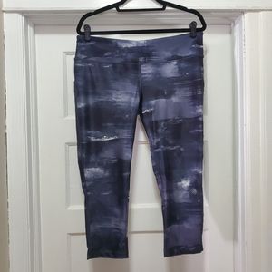 Grey Pattern Crop Leggings Size XL
